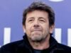 Patrick Bruel នៅក្នុងការឃុំឃាំងរបស់ប៉ូលីស ដែលជាគោលដៅនៃការស៊ើបអង្កេតអំពើហឹង្សាផ្លូវភេទ