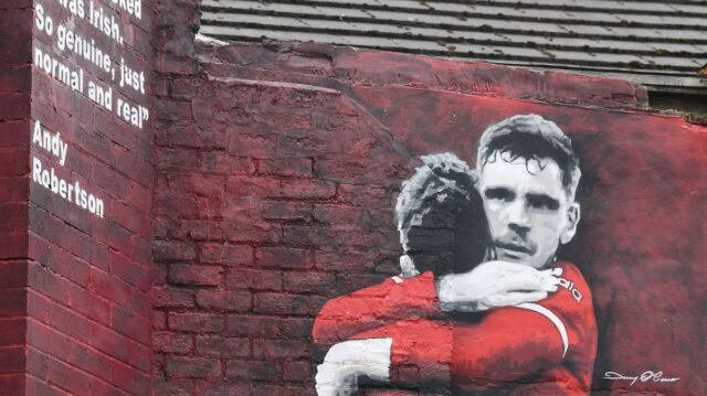 1780936933_0_The-new-Andy-Robertson-mural-featuring-a-Diogo-Jota-tributeat-the-Flat-Iron-pubAnfieldLiverpool.jp_.jpeg