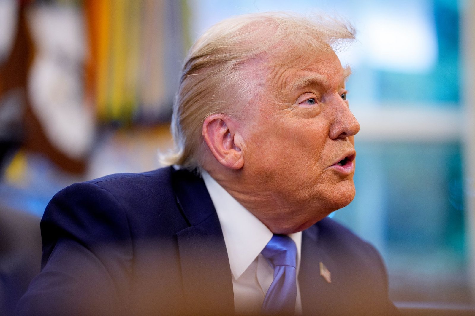 លោកប្រធានាធិបតី Trump ដែលជាអតីតអ្នករិះគន់រូបិយវត្ថុគ្រីពតូ បានចេញទៅក្រៅក្នុងឧស្សាហកម្មនេះ ដោយលើកលែងទោសដល់តួរលេខគ្រីបតូដ៏ល្បីល្បាញ បើកដំណើរការអាជីវកម្មគ្រួសារគ្រីបតូ និងទទួលយកការបរិច្ចាគរាប់លានពីក្រុមហ៊ុនគ្រីបតូ និងនាយកប្រតិបត្តិ។