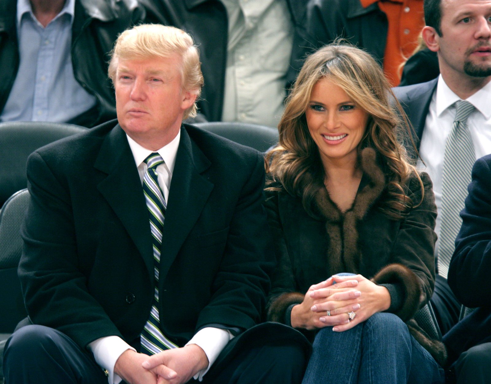 Donald Trump និងប្រពន្ធរបស់គាត់ Melania បានចូលរួមក្នុងហ្គេម Knicks ក្នុងឆ្នាំ 2005 មួយទសវត្សរ៍មុនពេលតារាទូរទស្សន៍ការពិតបានបើកការដេញថ្លៃរបស់គាត់សម្រាប់សេតវិមាន។