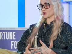 Grimes និយាយថា AI អាចបង្កើតតន្ត្រីបាន ប៉ុន្តែមនុស្សនៅតែត្រូវប្រាប់រឿង