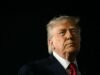 លោក Donald Trump សន្យា “សងសឹក” បន្ទាប់ពី “ប្រជាជនអ៊ីរ៉ង់” បាញ់ទម្លាក់ឧទ្ធម្ភាគចក្រអាមេរិក – Franceinfo