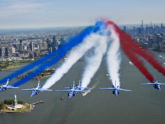 សហរដ្ឋអាមេរិក៖ យន្តហោះ Patrouille de France ហោះពីលើរូបសំណាកសេរីភាព ក្នុងទីក្រុងញូវយ៉ក