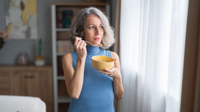 1781050674_0_womanbreakfast1.jpg