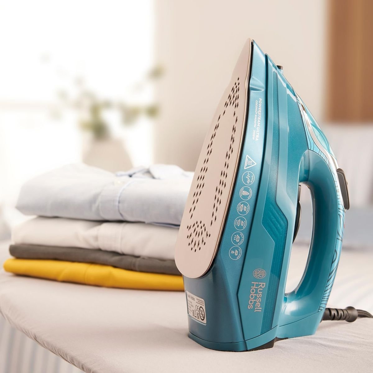 រូបថតរបស់ Russell Hobbs PowerSteam Ultra Steam Shot Series Iron