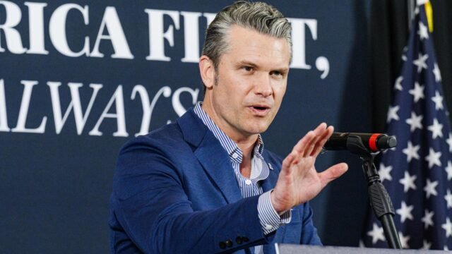 1781124718_e714115_upload-1-dh7iic8u4hwp-afp-20260518-2276417843-v1-highres-sechegsethvisitskentuckytostumpforh.jpeg