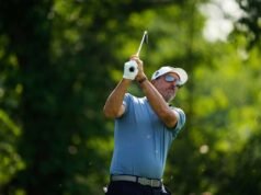 Mickelson ត្រូវបានបណ្តេញចេញពីក្លឹប San Diego ដោយសារមានទំនាក់ទំនងមិនសមរម្យជាមួយបុគ្គលិកស្រី