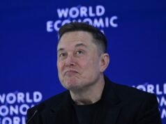 ក្រុមហ៊ុន SpaceX បានរក្សាបុគ្គលិកធនាគាររបស់ខ្លួនលើថ្លៃសេវាទាប។ ក្រុមហ៊ុន Goldman Sachs មានវិធីមួយផ្សេងទៀតដើម្បីធ្វើឱ្យប្រាក់ចំណេញធំ