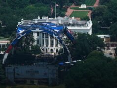 ចៅក្រមកំណត់ថា Trump អាចធ្វើជាម្ចាស់ផ្ទះការប្រកួត UFC នៅលើវាលស្មៅខាងត្បូងនៃសេតវិមាននៅចុងសប្តាហ៍នេះ។