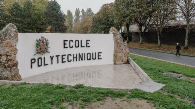 1781304839_7544bf5_upload-1-p8baekah34nl-afp-20221014-hl-mgruss-1863677-v1-highres-franceministredesarmeespolyt.jpeg