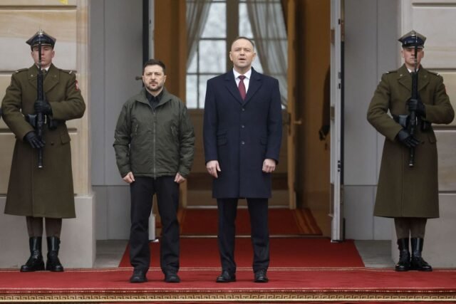 1781393335_2461056-le-president-polonais-karol-nawrocki-au-centre-a-d.jpg