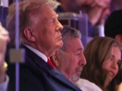 លោក Trump ដែលមានអាយុ 80 ឆ្នាំកំពុងធ្វើការដើម្បីបង្ហាញពីភាពរឹងមាំនៅពេលដែលបញ្ហានយោបាយកើនឡើង