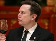 ជាមួយនឹង IPO របស់ក្រុមហ៊ុន SpaceX លោក Elon Musk គឺជាមហាសេដ្ឋីដំបូងគេ ប៉ុន្តែភាគច្រើនរស់នៅក្នុងផ្ទះតូចមួយនៅ South Texas