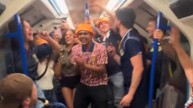 1781463296_0_scotland-fans-on-tube.jpg