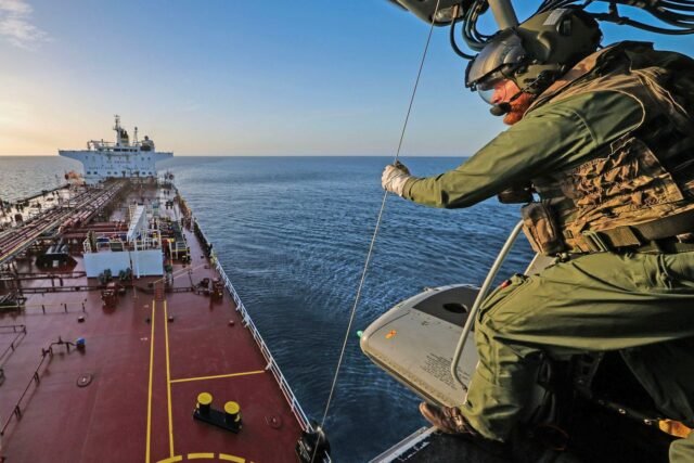 1781482795_2462132-les-forces-britanniques-ont-intercepte-le-navire-s.jpg