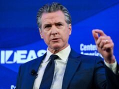 Gavin Newsom អះអាងថា Trump បានបញ្ជាឱ្យក្រសួងយុត្តិធម៌របស់គាត់ស៊ើបអង្កេតគាត់និងប្រពន្ធរបស់គាត់។