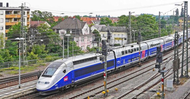 1781598353_train-intercites-paris-clermont-ferrand-une-nouvelle-panne-entraine-pres-de-8-heures-de-retard.jpg