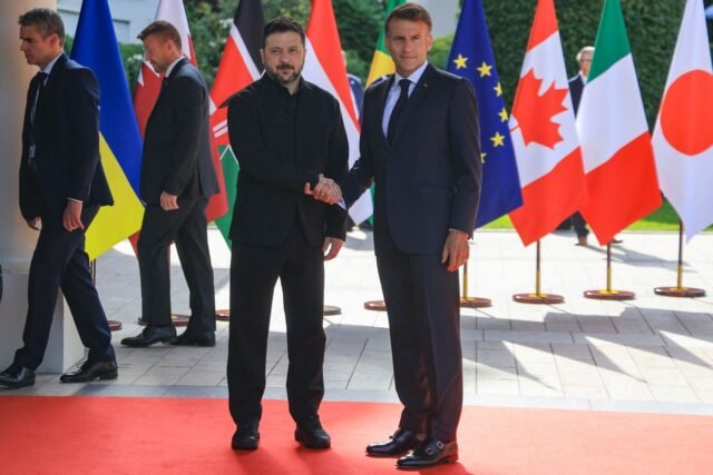 1781606765_2463791-volodymyr-zelensky-accueilli-par-emmanuel-macron-l.jpg