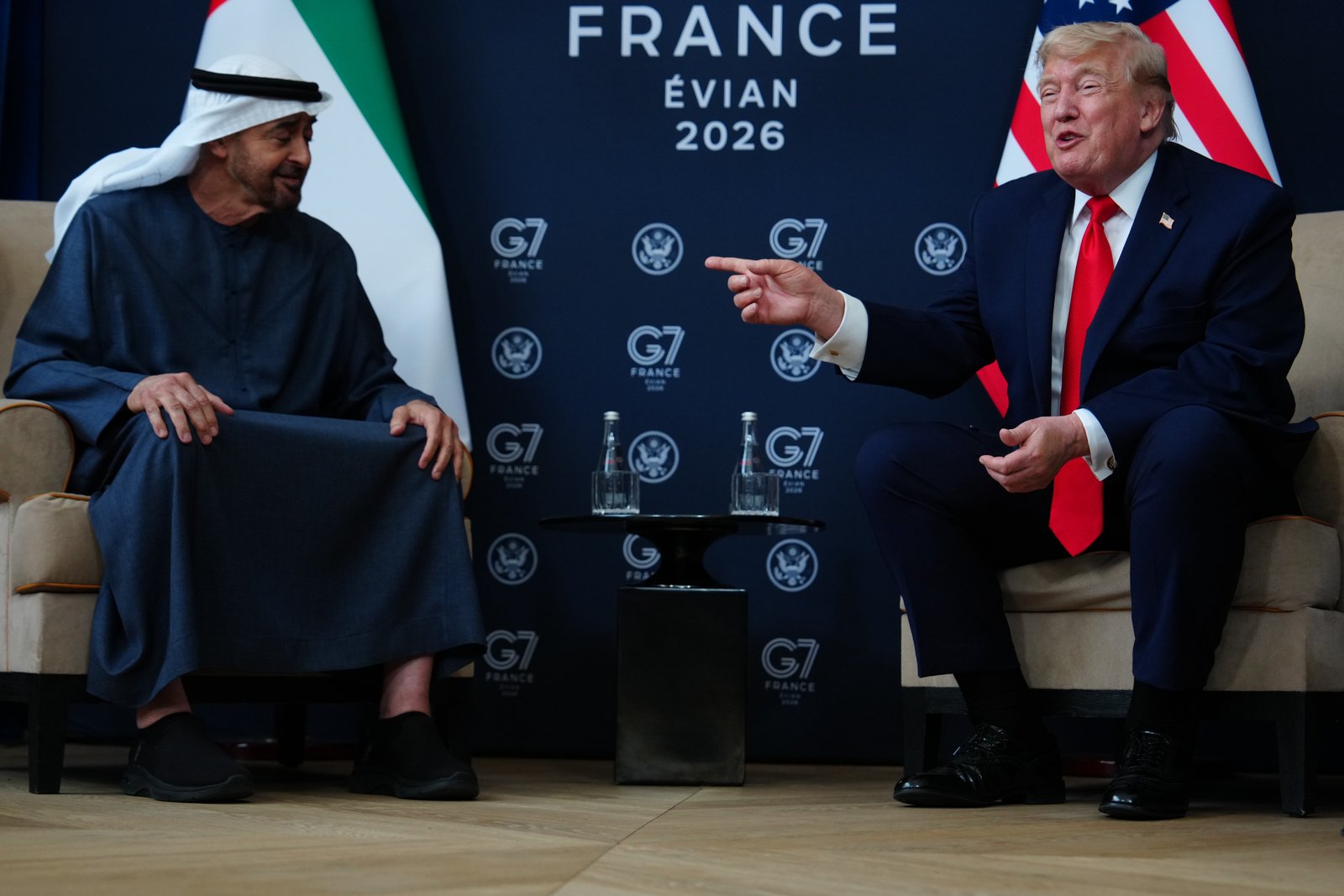 ប្រធានាធិបតីអាមេរិក Donald Trump ជួបជាមួយព្រះអង្គម្ចាស់ Abu Dhabi Sheikh Khaled Bin Mohamed Bin Zayed Al Nahyan ក្នុងជំនួបទ្វេភាគីនៅខាងក្រៅកិច្ចប្រជុំកំពូល G7 ។