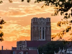 អ្នកចែវទូក Tennessee បួននាក់ និងកីឡាវាយកូនហ្គោលស្ត្រីពីរនាក់ ត្រូវបានដាក់ឈ្មោះទៅក្រុម CSC Academic All-District Team
