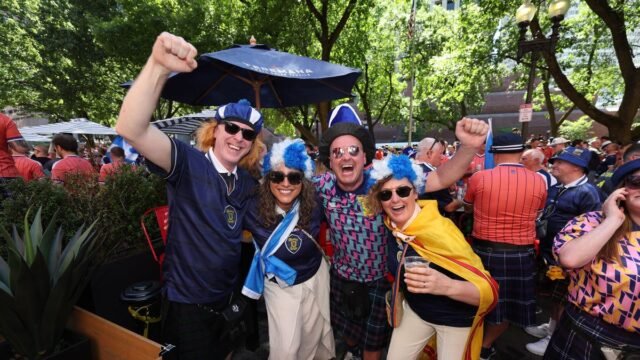 1781643897_1_scotland-fans.jpg