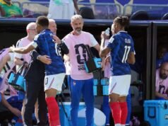លោក Didier Deschamps ប្រតិកម្មបន្ទាប់ពីការឈ្នះលើកដំបូងរបស់តោខៀវនៅ World Cup ថា “យើងមានការភ័យខ្លាចបន្តិចនៅពេលចាប់ផ្តើម ប៉ុន្តែបន្ទាប់មកយើងអាចអភិវឌ្ឍបន្ថែមទៀត” ។