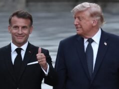នៅទីបំផុតលោក Trump បានចុះហត្ថលេខាលើកិច្ចព្រមព្រៀងជាមួយអ៊ីរ៉ង់នៅវិមាន Versailles