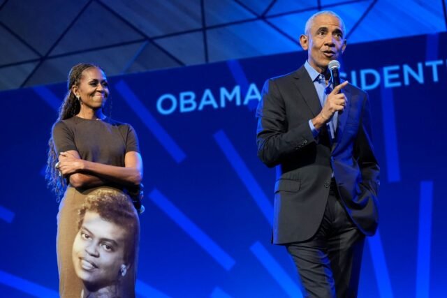 1781780466_2465164-l-ancien-president-americain-barack-obama-a-droite.jpg