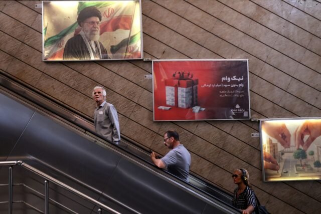 1781799244_2466632-une-affiche-de-l-ayatollah-ali-khamenei-dans-une-s.jpg