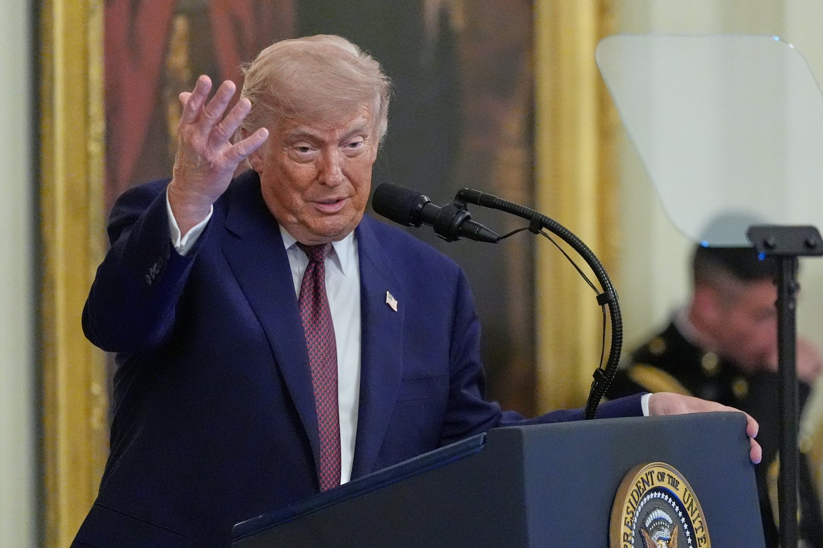 លោកប្រធានាធិបតី Donald Trump