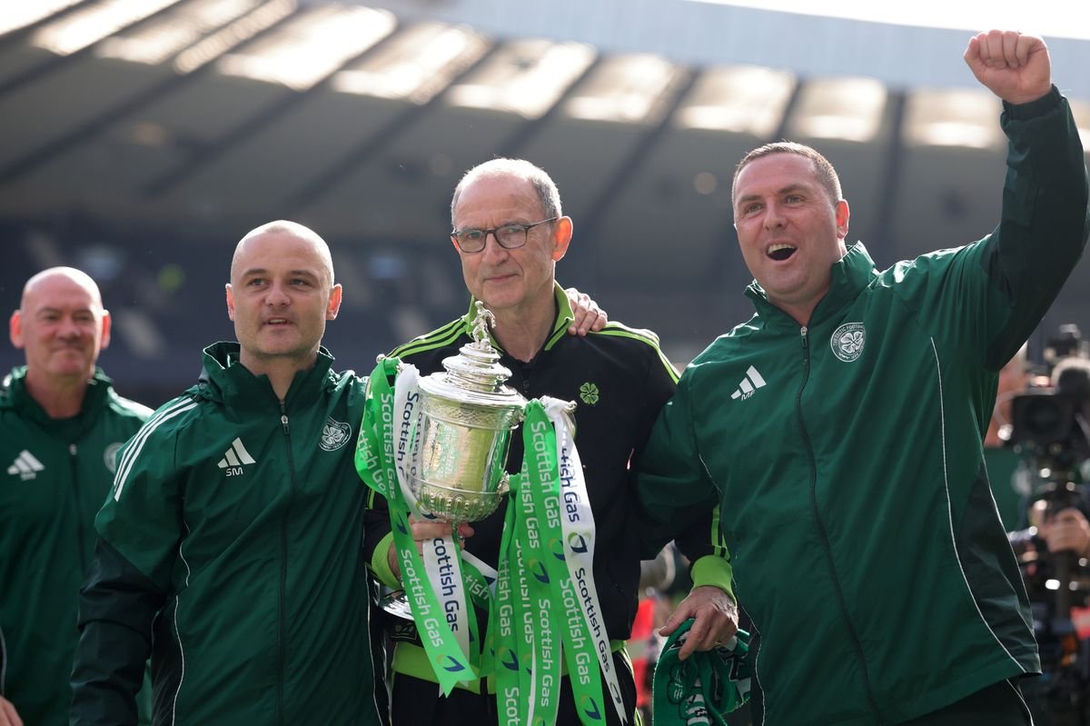 ជំនួយការគ្រូបង្វឹករបស់ Celtic លោក Shaun Maloney អ្នកចាត់ការបណ្តោះអាសន្នរបស់ Celtic លោក Martin O'Neill និងជំនួយការគ្រូបង្វឹក Mark Fotheringham