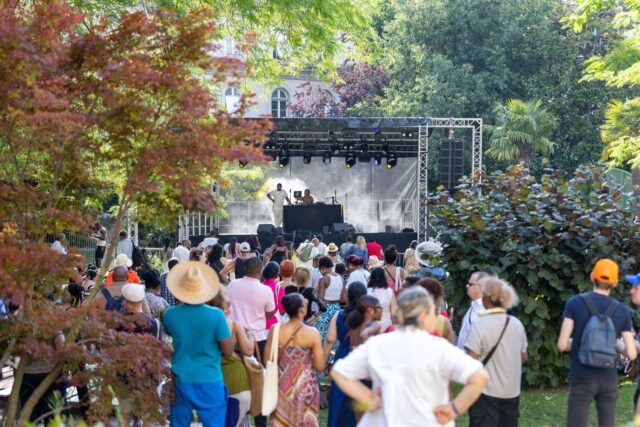 1782041936_2468607-dans-les-jardins-du-ministere-des-outre-mer-a-pari.jpg