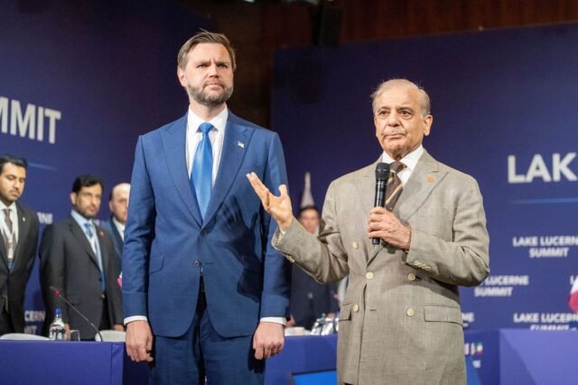 1782057300_2468702-le-premier-ministre-pakistanais-shehbaz-sharif-aux.jpg