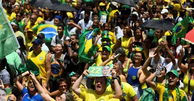 1782073792_c7db8f0_2022-10-27t210035z-766852339-rc2q9x97zen7-rtrmadp-3-brazil-election.JPG