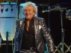 Rod Stewart ត្រូវបានផ្តល់អុកស៊ីសែននៅលើឆាកបន្ទាប់ពី “ស្ទើរតែដួលសន្លប់” នៅឯការប្រគុំតន្ត្រីនៅសហរដ្ឋអាមេរិក