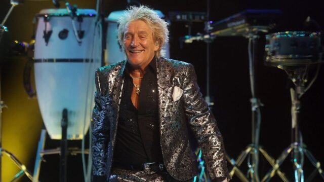 1782091615_1_Rod-Stewart-Performs-At-Mortgage-Matchup-Center.jpg