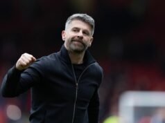 ថវិកាផ្ទេររបស់ Aberdeen ត្រូវបានបង្ហាញនៅពេលដែល Stephen Robinson សម្លឹងមើលការចុះហត្ថលេខាចំនួនបីបន្ថែមទៀតបន្ទាប់ពីត្រូវបានគាំទ្រដោយក្រុមប្រឹក្សាភិបាល