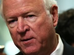 Saxby Chambliss៖ បើគ្មានជាងជាងទឹក និងជាងអគ្គិសនីទេ អាមេរិកមិនអាចឈ្នះការប្រណាំង AI បានទេ
