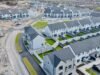 Texas និង Charlotte ធ្លាប់សាងសង់ McMansions ឥឡូវនេះពួកគេកំពុងចម្លងការរចនាកាលីហ្វ័រញ៉ាដែលពួកគេធ្លាប់ចំអក