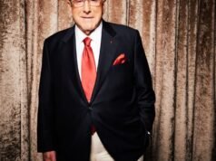 តារាឧស្សាហកម្ម Sony Clive Davis ដែលបានចិញ្ចឹម Janis Joplin និង Whitney Houston បានទទួលមរណភាពក្នុងអាយុ 94 ឆ្នាំ