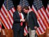 Tucker Carlson កំពុងចាកចេញពីគណបក្សសាធារណៈរដ្ឋជាផ្លូវការ ទោះបីជាគាត់មិនបានក្លាយជាអ្នកប្រជាធិបតេយ្យក៏ដោយ។