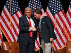 Tucker Carlson កំពុងចាកចេញពីគណបក្សសាធារណៈរដ្ឋជាផ្លូវការ ទោះបីជាគាត់មិនបានក្លាយជាអ្នកប្រជាធិបតេយ្យក៏ដោយ។
