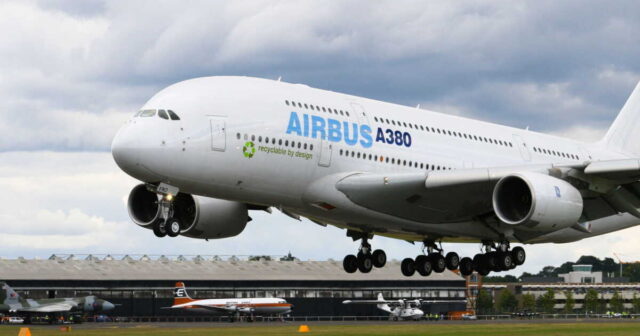1782309618_des-fissures-reperees-sur-les-ailes-de-16-airbus-a380-le-constructeur-annonce-des-inspections-en-urg.jpeg