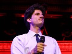 Jack Schlossberg, Kennedy scion និងតារាប្រព័ន្ធផ្សព្វផ្សាយសង្គម sardonic បាត់បង់ការដេញថ្លៃរបស់គាត់សម្រាប់សភារដ្ឋញូវយ៉ក