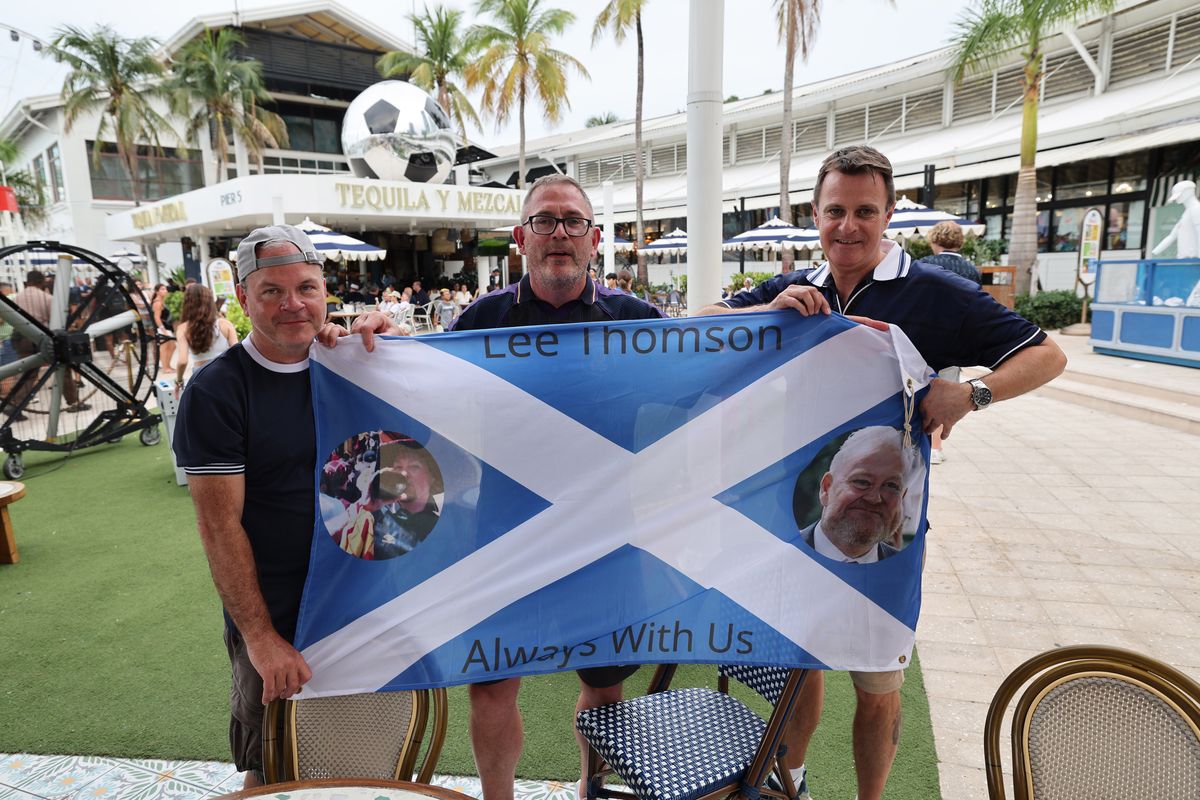 អ្នកគាំទ្រស្កុតឡេន Iain Maguire, Keith Hodge និង Keith Mackay នៅ Miami