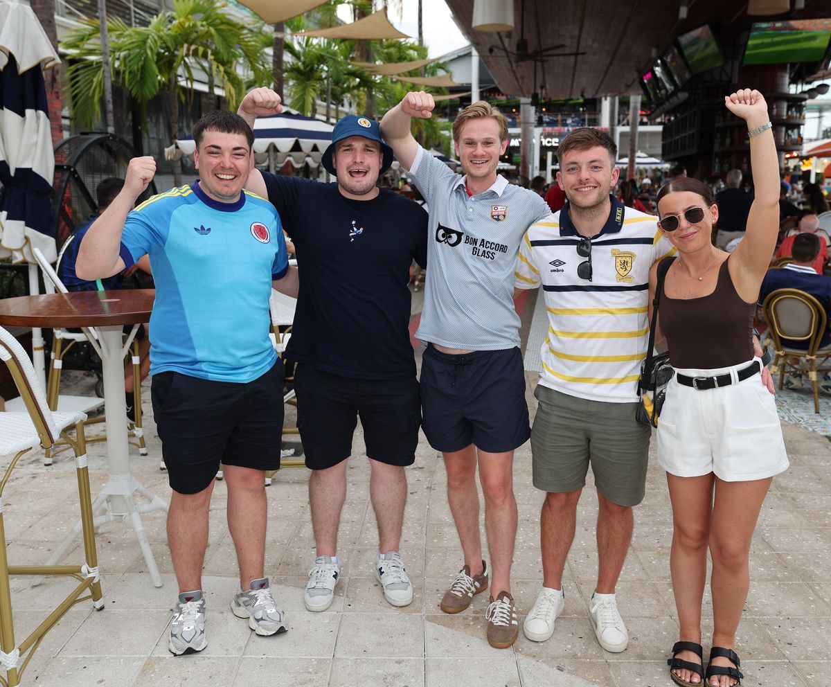 អ្នកគាំទ្រស្កុតឡែន Calvin Hutchison, Sean Dalgarno, Stewart Turriff, Connor Mitchell និង Shivon Mcreynolds