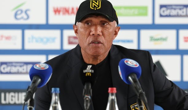 Antoine Kombouaré នៅទីនេះជាមួយនឹងមួក FC Nantes បានចាប់ផ្តើមអាជីពជាគ្រូបង្វឹករបស់គាត់នៅ Racing ។ រូបថតរបស់ Jean-Marc Loos