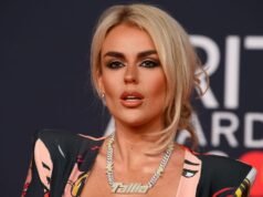 Tallia Storm ដែលខូចចិត្ត សូមឧទ្ទិសដល់ឪពុករបស់នាង បន្ទាប់ពីមរណភាពភ្លាមៗ