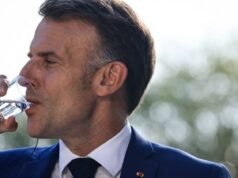 Emmanuel Macron ការពារ “ការងារសម្របខ្លួនដ៏អស្ចារ្យ” ដែលធ្វើឡើងនៅចំពោះមុខរលកកំដៅ ហើយអំពាវនាវឱ្យមាន “ពេលវេលាដែលមិនធ្លាប់មានពីមុនមក”