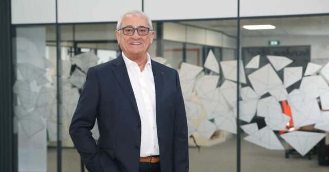 1782545514_il-quitte-l-ecole-a-17-ans-son-entreprise-est-aujourd-hui-leader-francais-de-l-interim.jpg